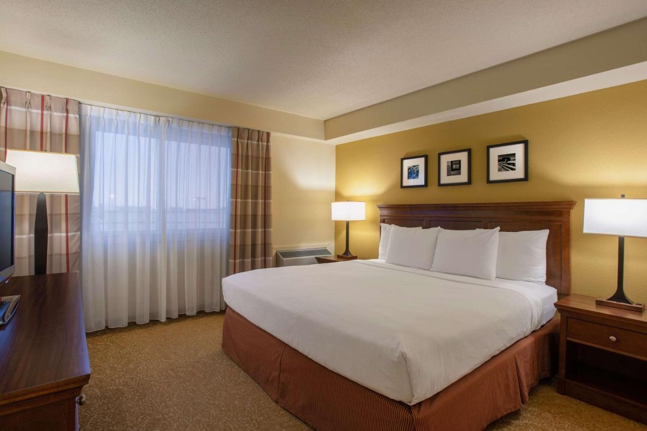 Travelodge Suites By Wyndham Regina - Eastgate Bay Bagian luar foto