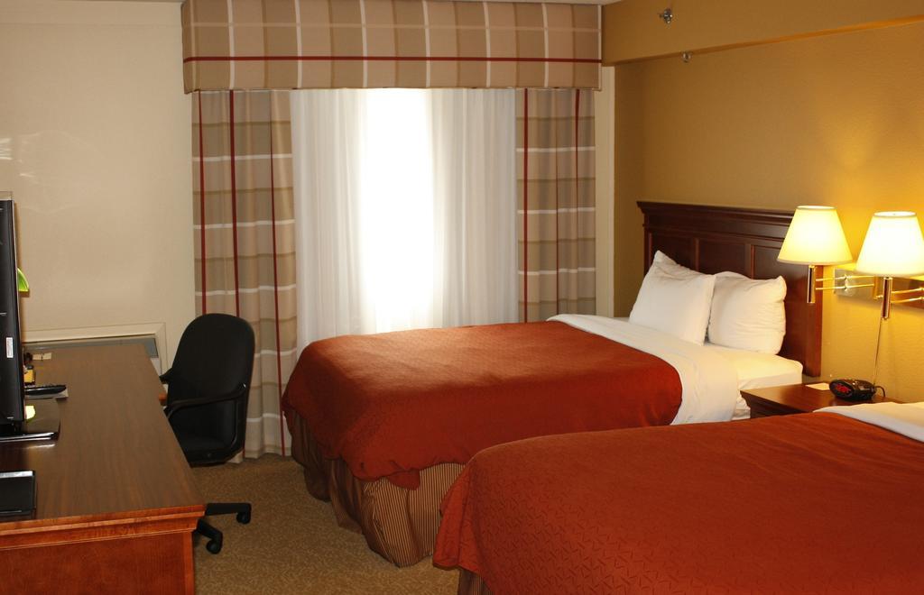 Travelodge Suites By Wyndham Regina - Eastgate Bay Bagian luar foto