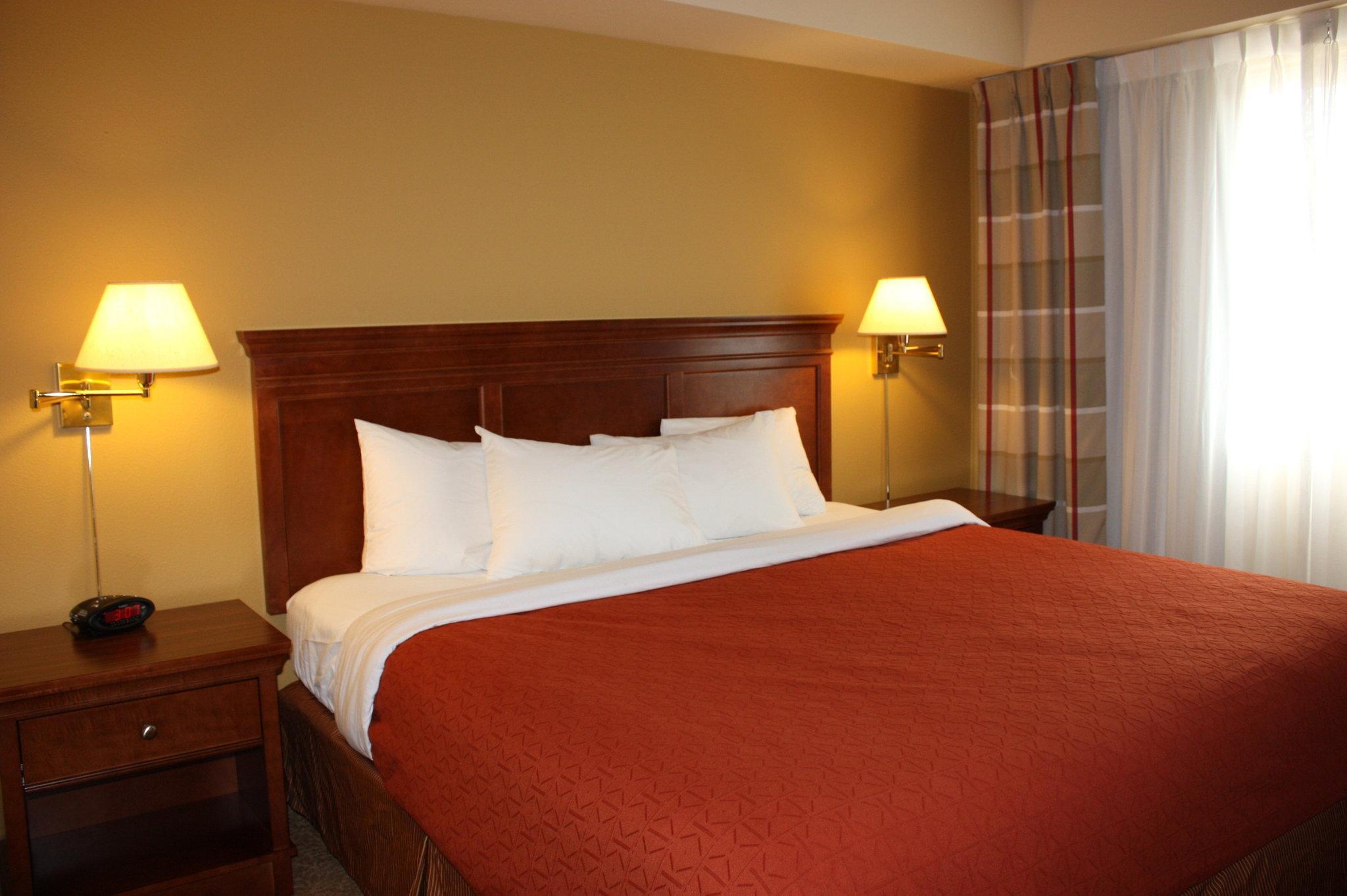 Travelodge Suites By Wyndham Regina - Eastgate Bay Bagian luar foto