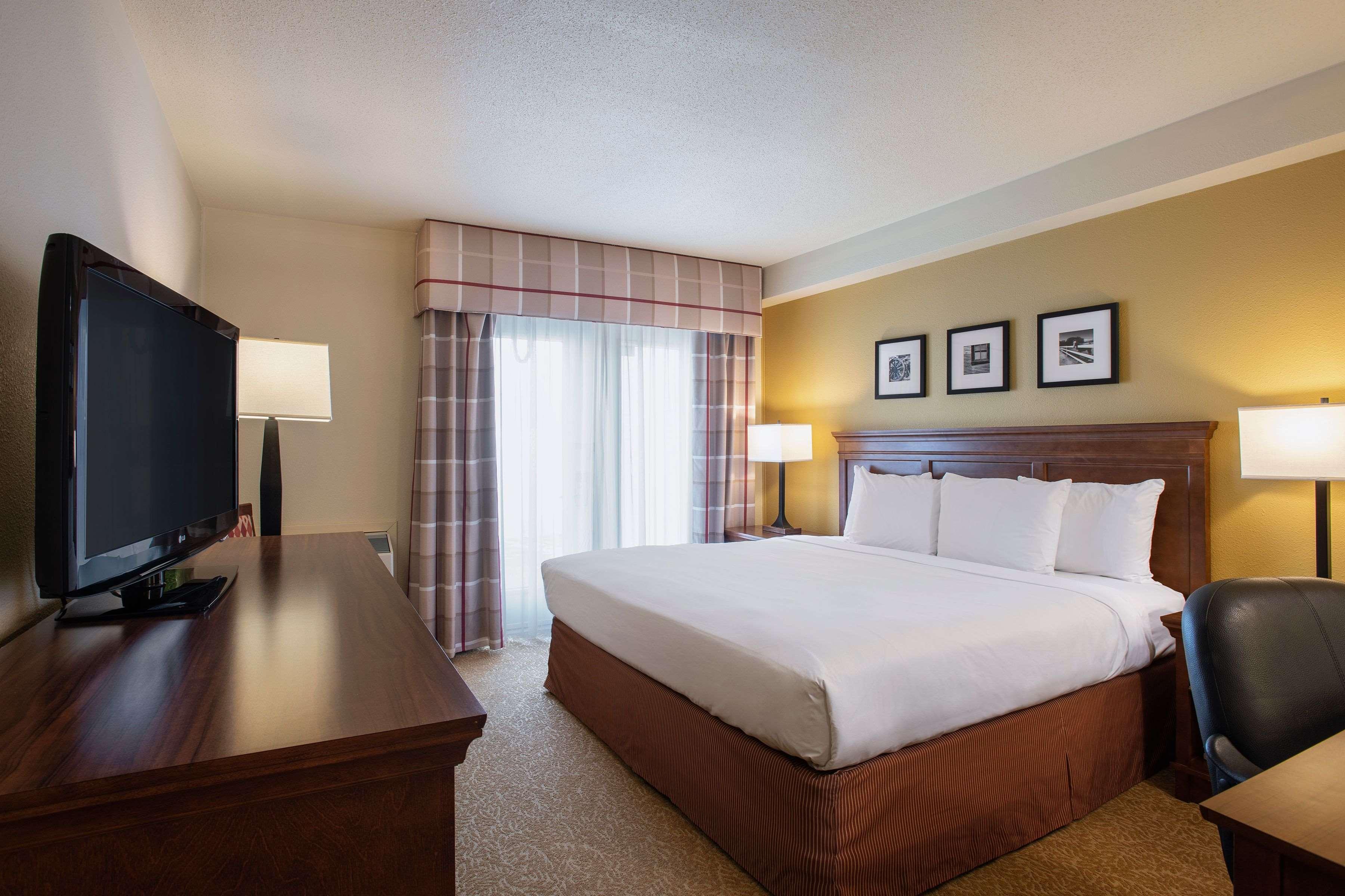 Travelodge Suites By Wyndham Regina - Eastgate Bay Bagian luar foto
