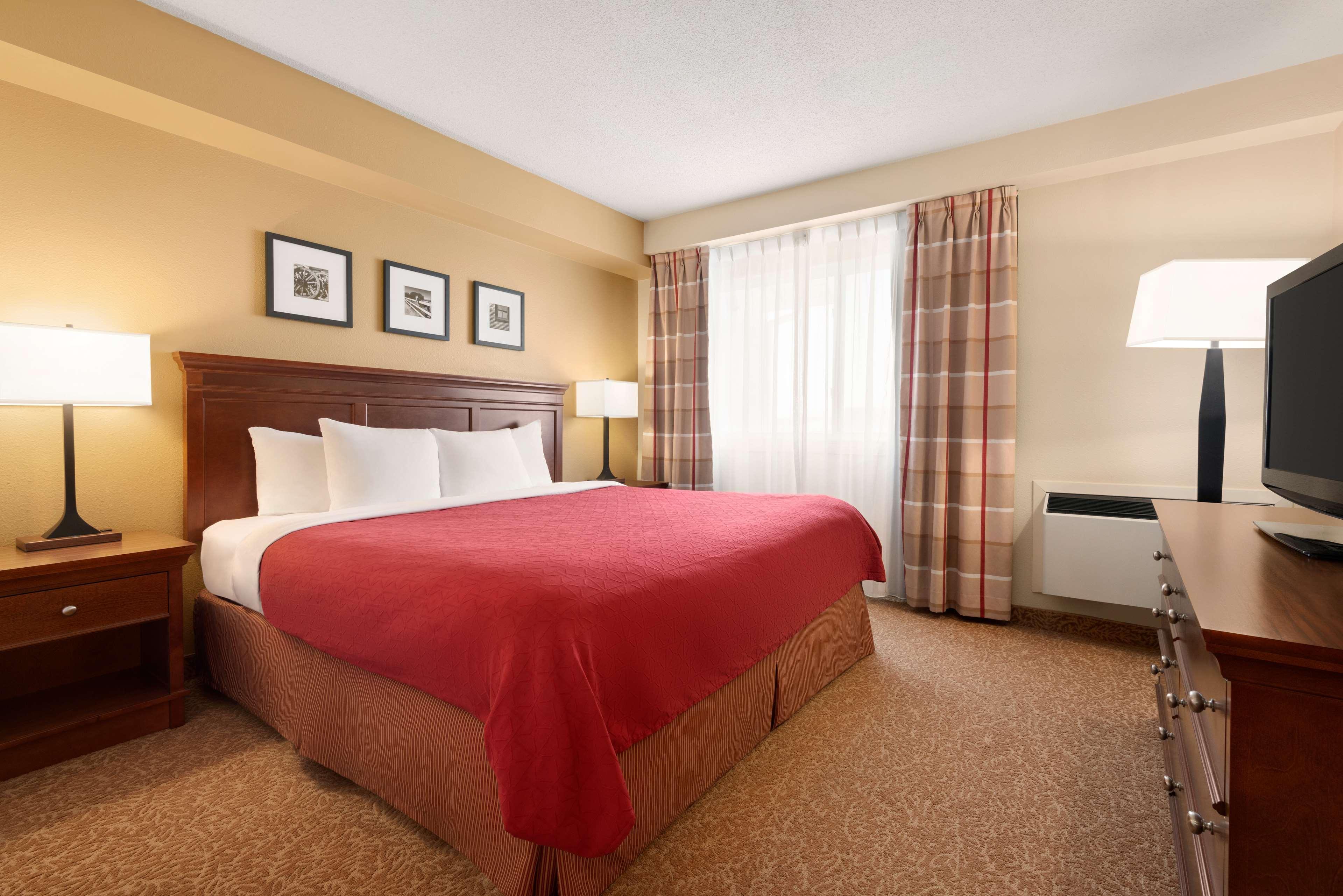 Travelodge Suites By Wyndham Regina - Eastgate Bay Bagian luar foto