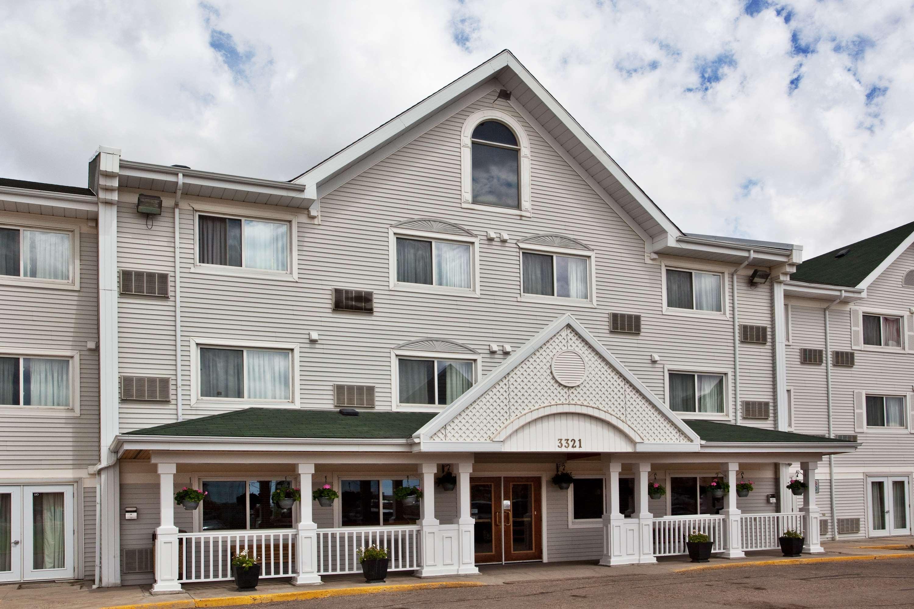 Travelodge Suites By Wyndham Regina - Eastgate Bay Bagian luar foto