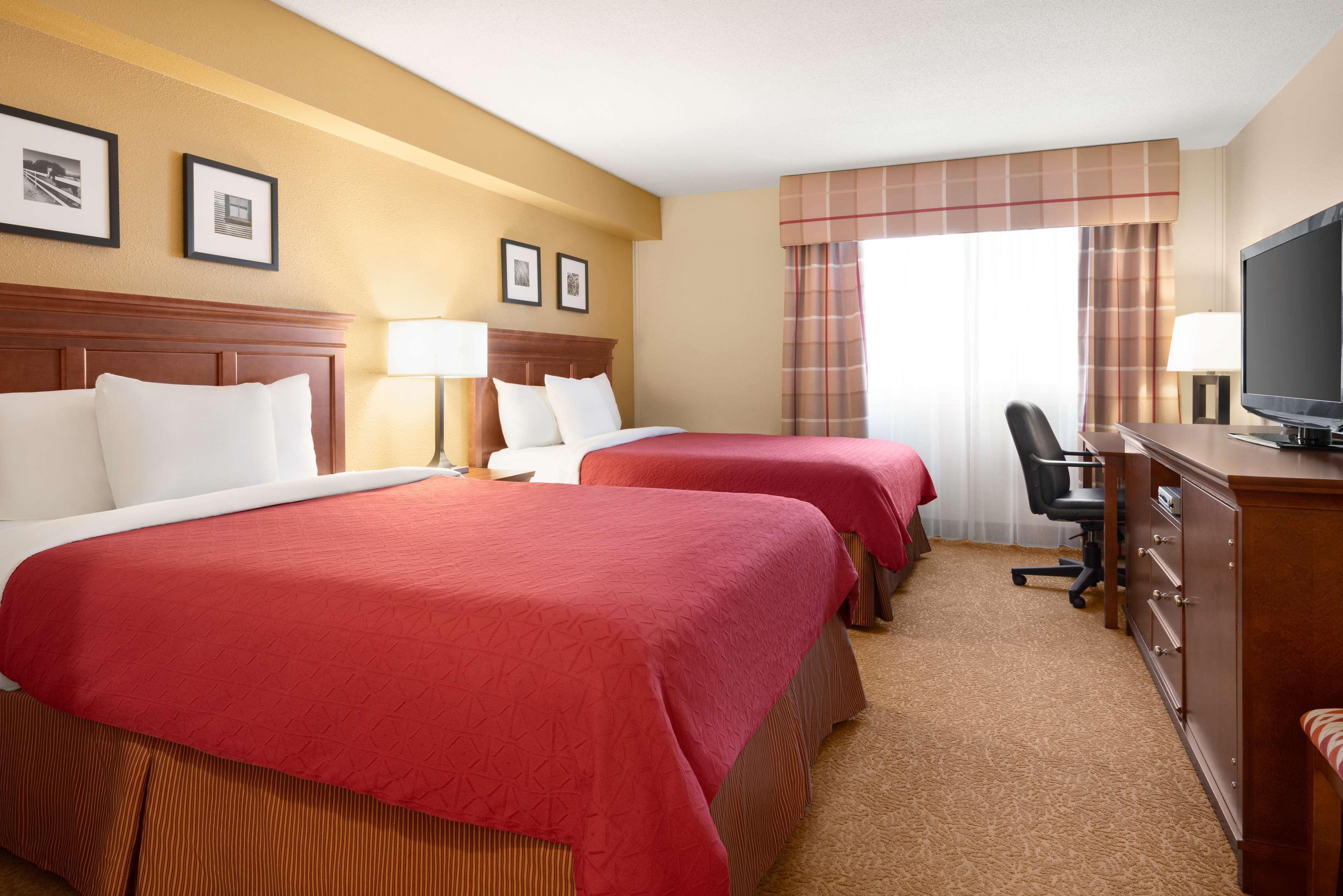 Travelodge Suites By Wyndham Regina - Eastgate Bay Bagian luar foto