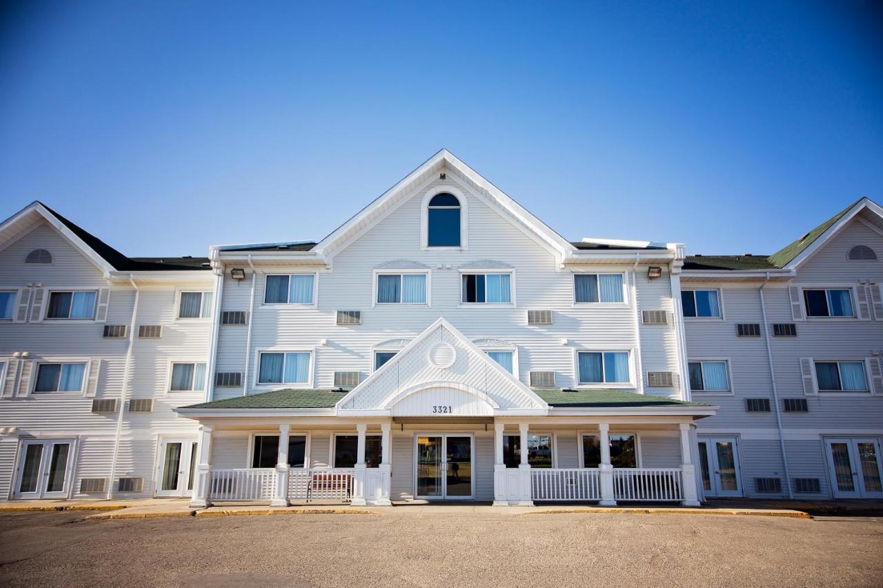 Travelodge Suites By Wyndham Regina - Eastgate Bay Bagian luar foto