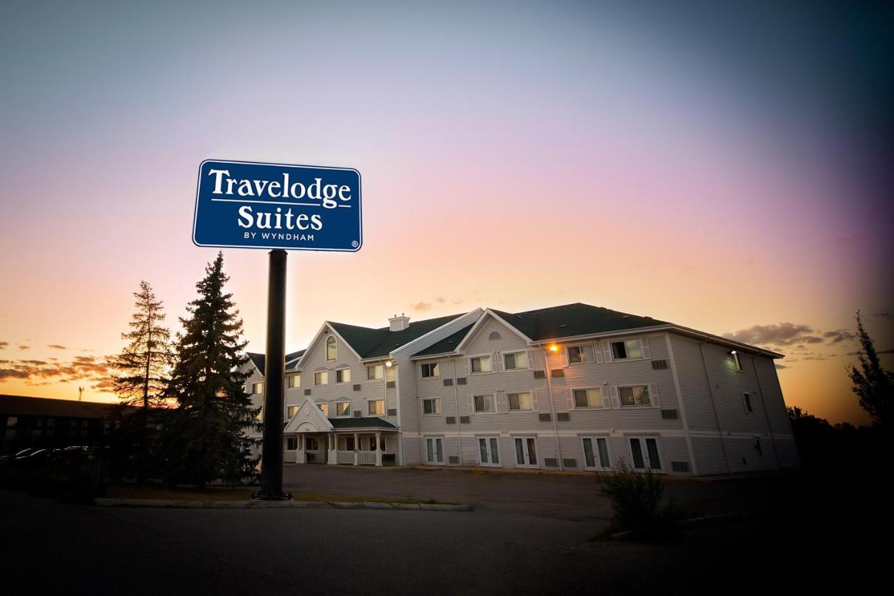 Travelodge Suites By Wyndham Regina - Eastgate Bay Bagian luar foto