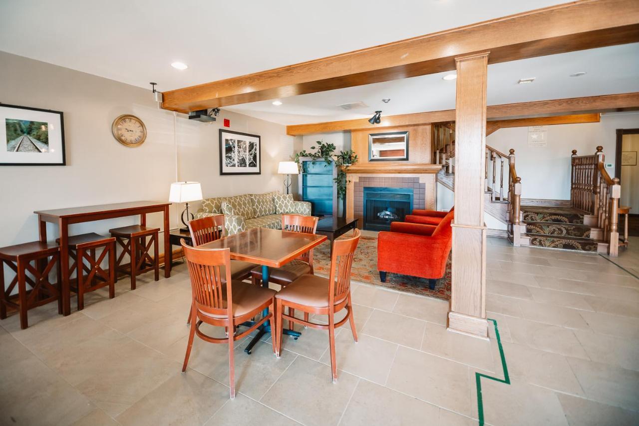 Travelodge Suites By Wyndham Regina - Eastgate Bay Bagian luar foto