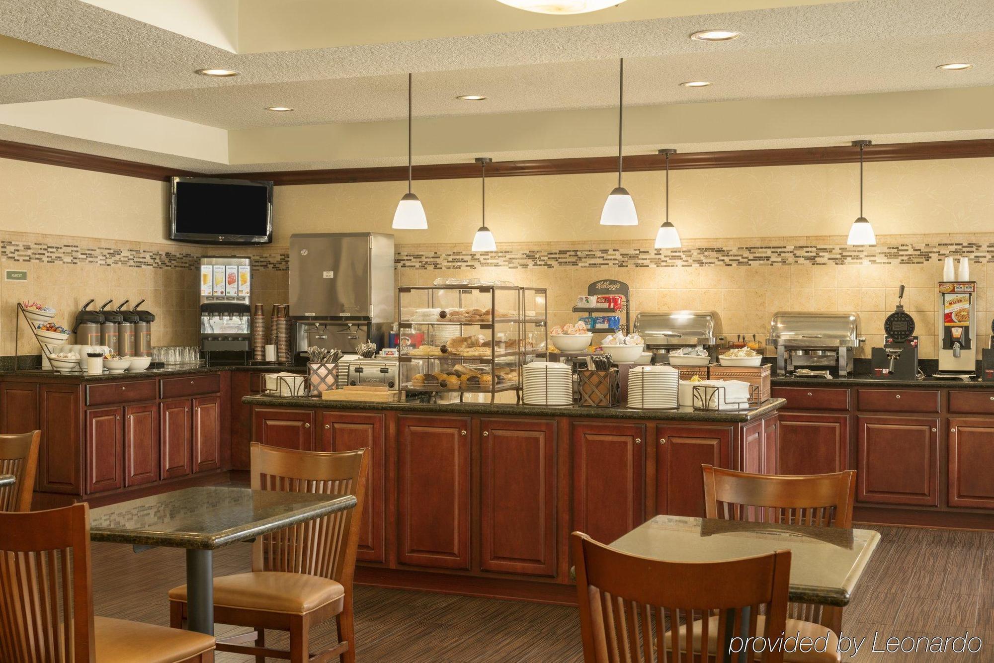 Travelodge Suites By Wyndham Regina - Eastgate Bay Bagian luar foto